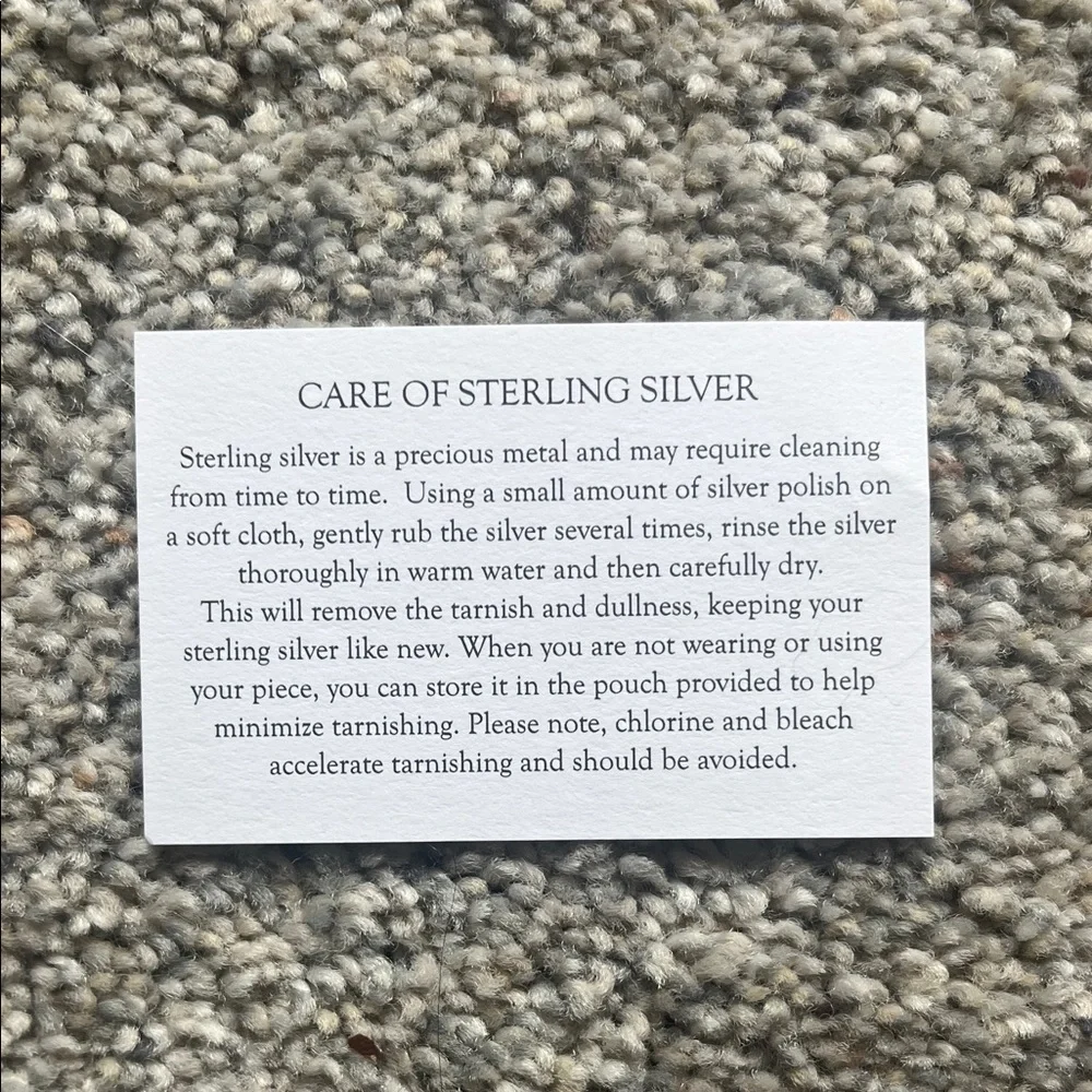 Tiffany & Co. Silver Heart Pendant - small mark on bottom right corner of box - Picture 2 of 3